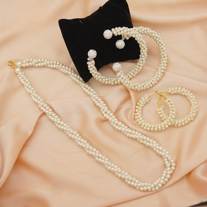 Pearl Necklace & Earrings Set