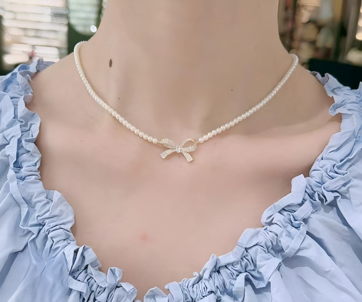 Luxury Bow Pearl Necklace | Golden