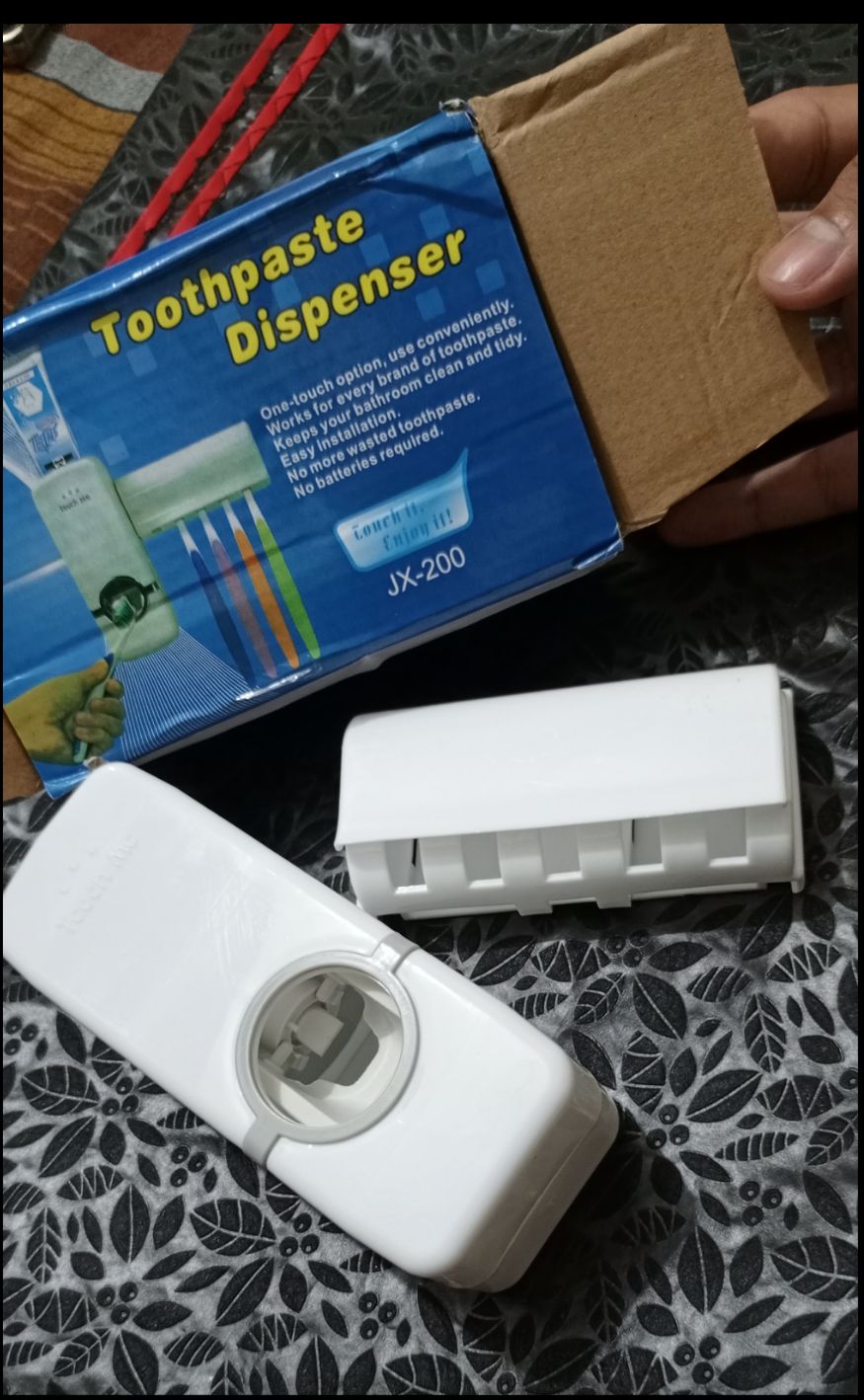 SleekBrush Wall Station